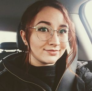 Meet your Posher, Adrianne